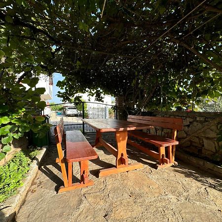 Apartmani Trlaja Vodice Bagian luar foto