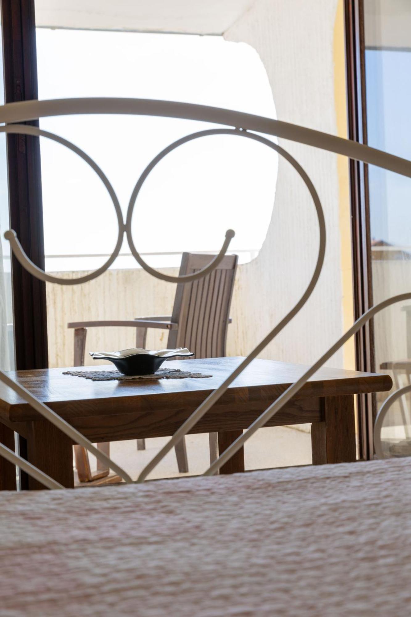 Apartmani Trlaja Vodice Bagian luar foto