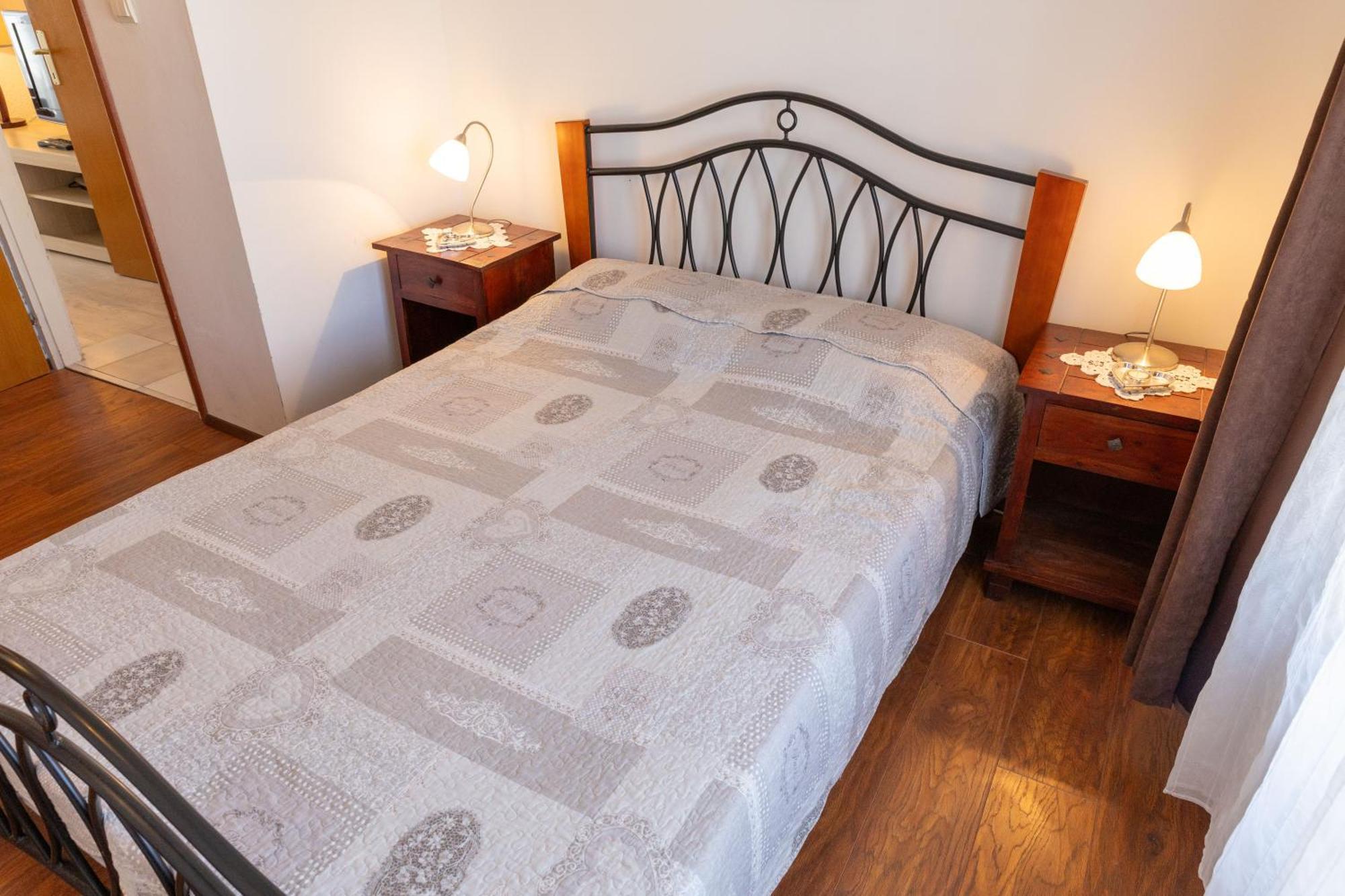 Apartmani Trlaja Vodice Bagian luar foto