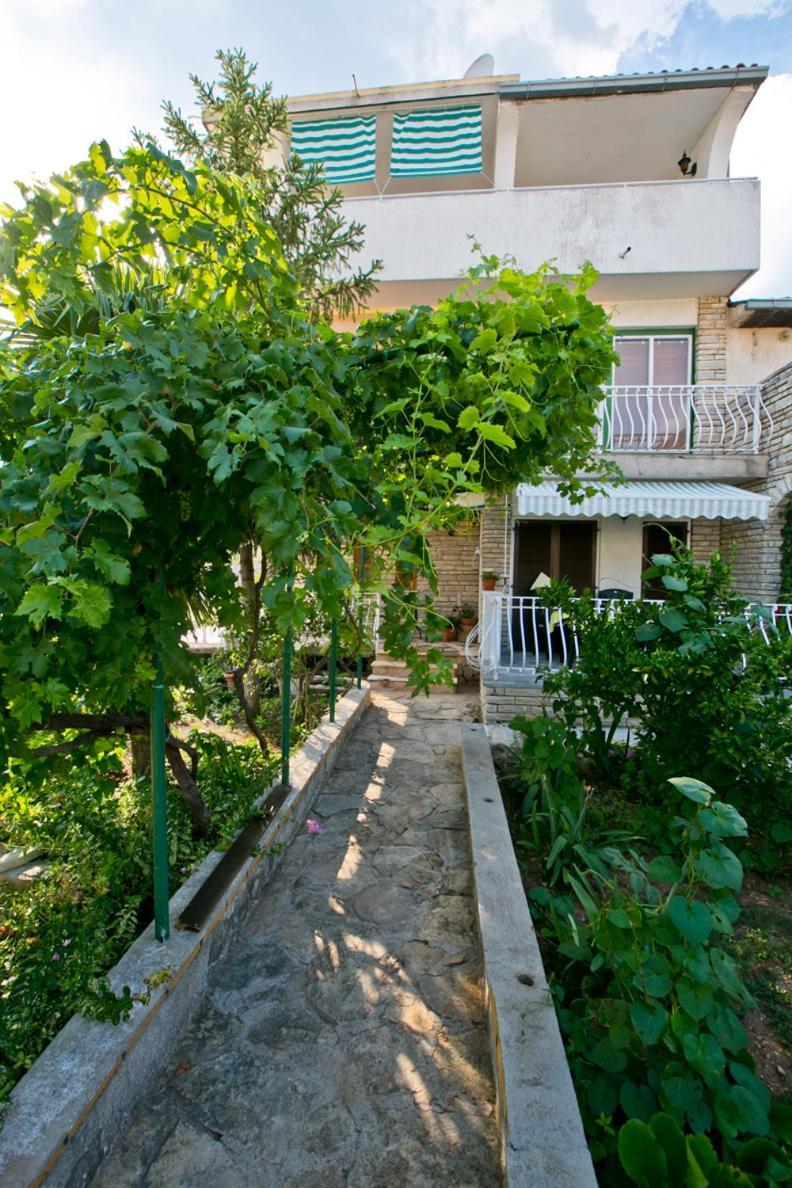 Apartmani Trlaja Vodice Bagian luar foto